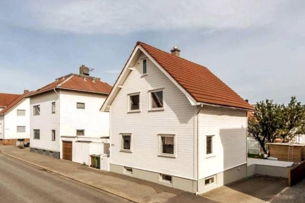 Beautiful 3-Bedroom Apartment Near City Center Stavanger Esterno foto